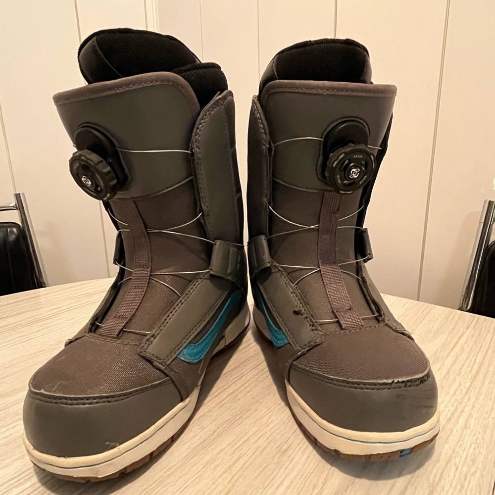 Vans Women’s snowboard boots